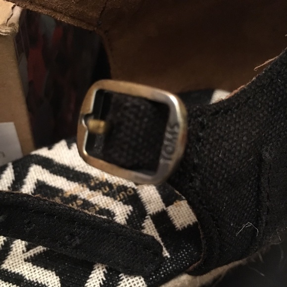 Shoes - Picture 4 of 5